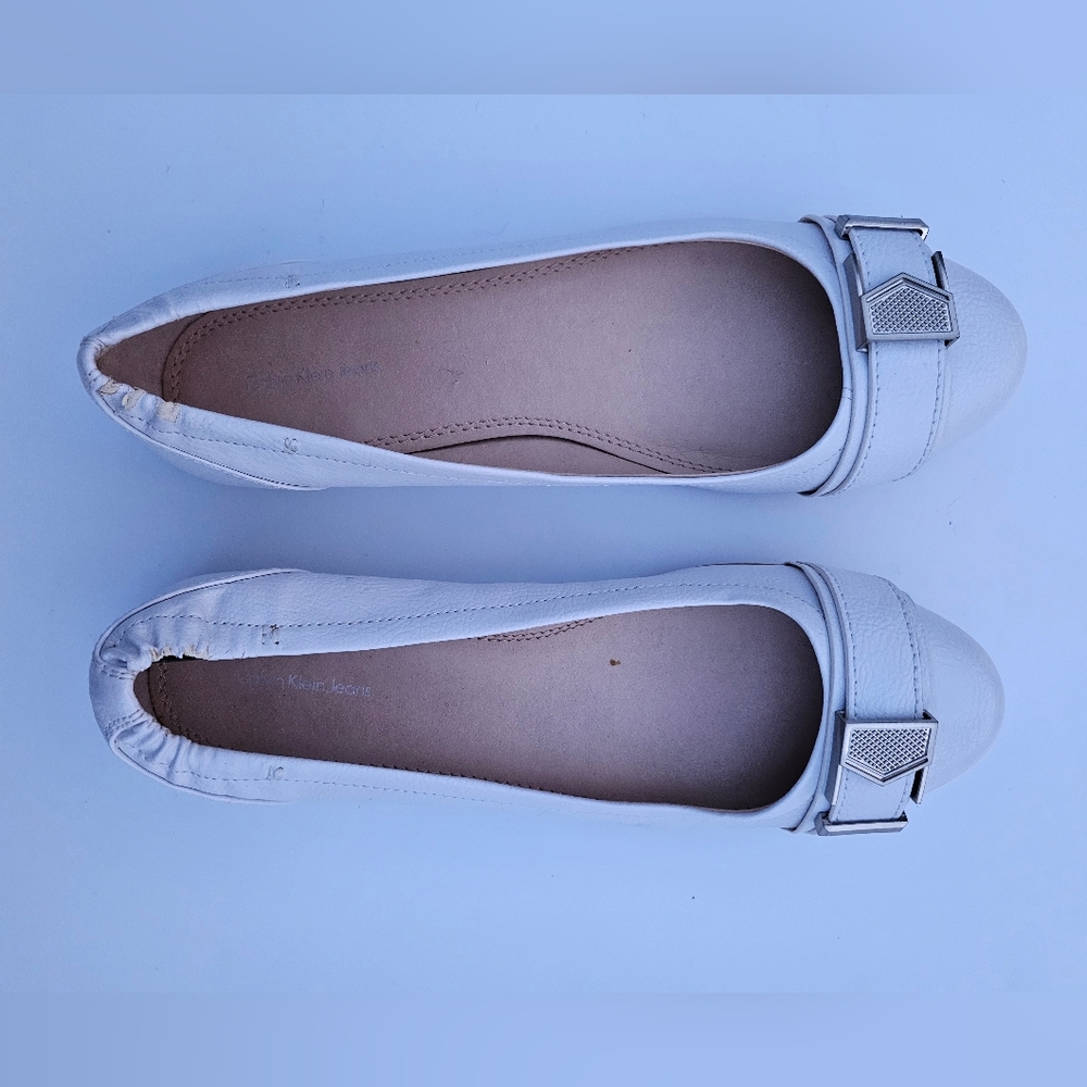Calvin Klein Jeans White Flats Buckle Strap Size 8.5